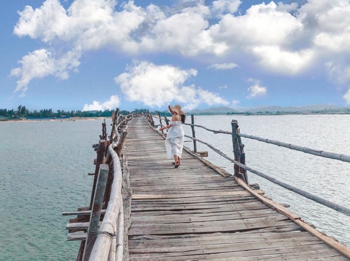 ong cop wooden bridge